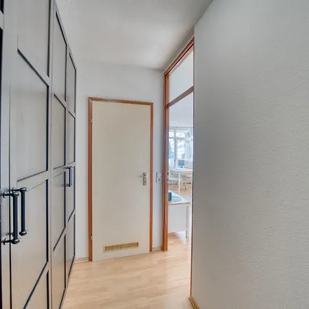 - Haus C, App 0c0606 *